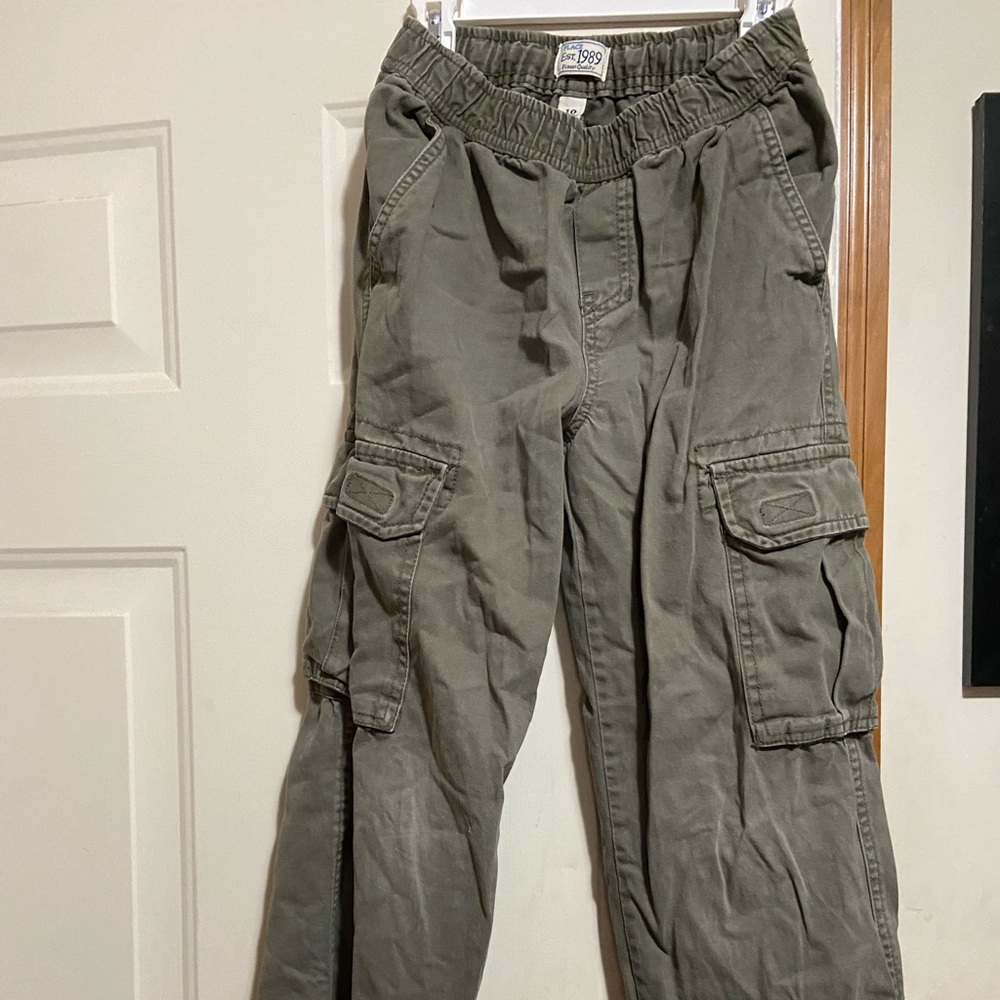 Children’s Place boys cargo pants size 10. Used